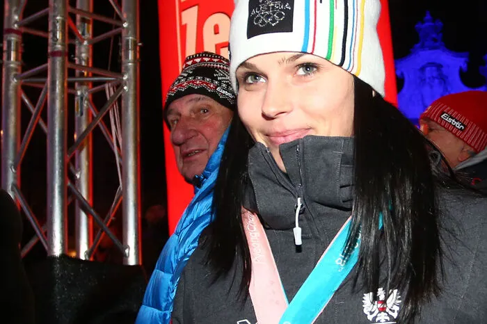 Auch Anna Veith strahlte mit ihrer Silber-Medaille um die Wette.