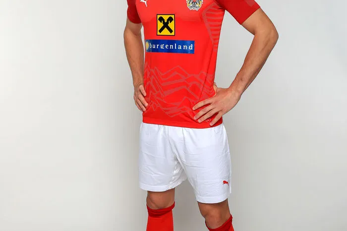 Stefan Posch: 5 Der Startelfdebütant zeigte in seinem zweiten Länderspiel, dass ihm die Zukunft gehört. Der 22-Jährige blieb nervenstark, war kompromisslos in der Abwehr und ohne Fehler im Spielaufbau.