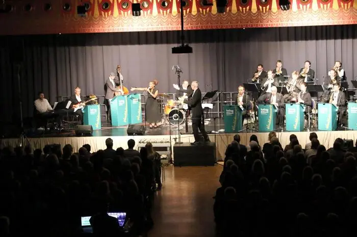Grund des Massenandranges war das Konzert der „kelagBIGband“ unter der Leitung von Hans Lassnig-Walder und der bekannten Top-Sängerin Bamlak Werner. 