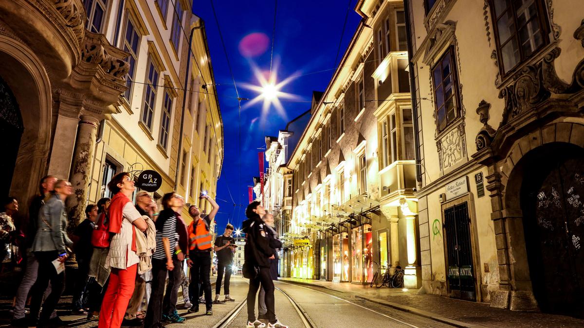 Die neue Stadtführung &quot;Spotlight-Tour&quot; findet nicht im hektischen Gedränge untertags, sondern am Abend statt.