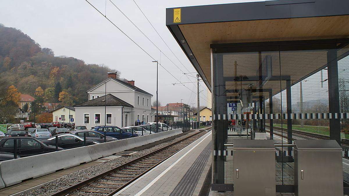 Schon am Bahnhof Wildon sorgten die jungen Männer für Wirbel