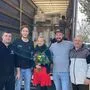 Beim Umladen der Betten in Wien mit dabei waren Michael Wieser (links) und Tatiana Komenko (Mitte) 