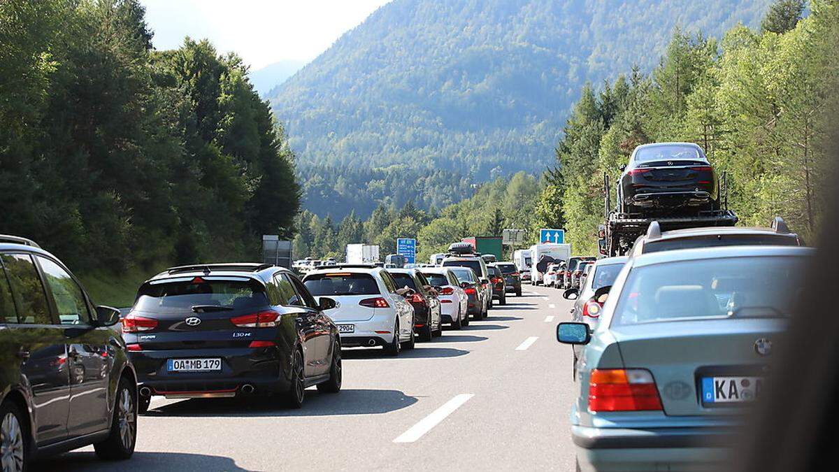 Ferienbeginn sorgt für Staus auf Österreichs Straßen