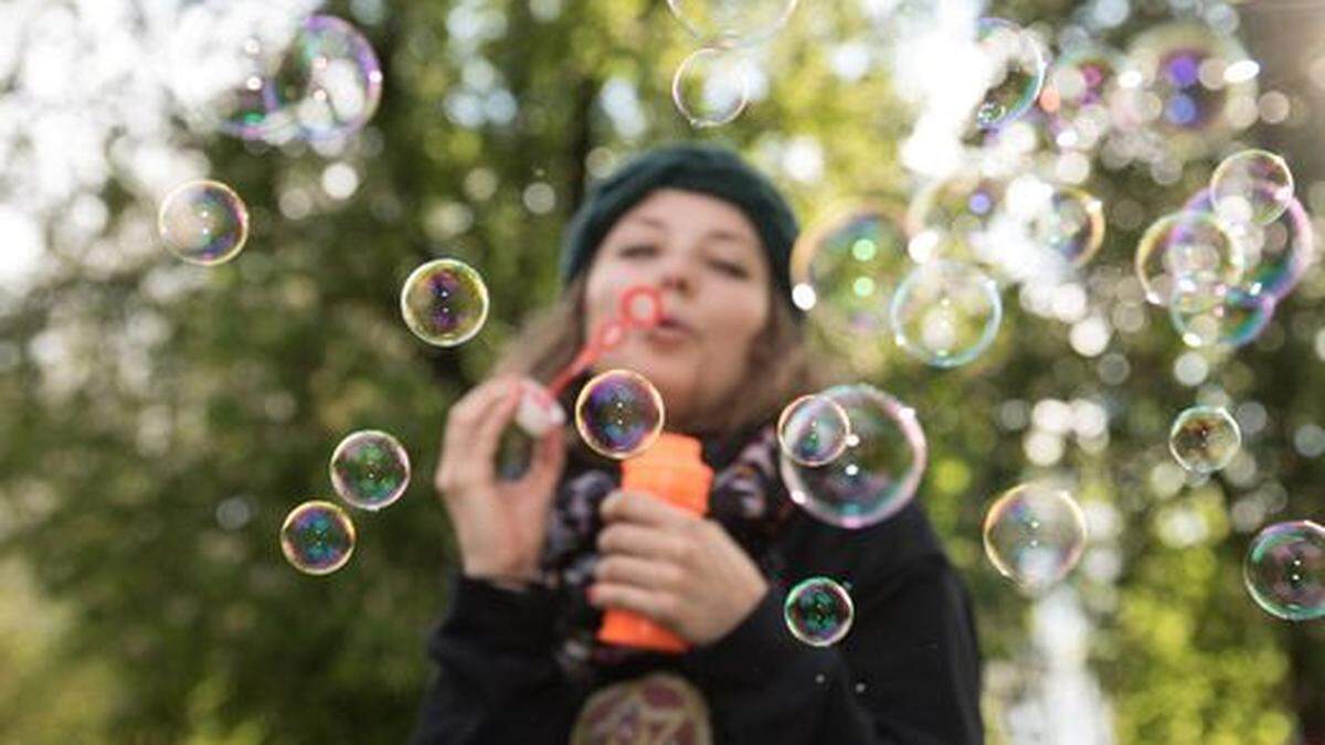 „Liebe, Liebe, Liebe“ ist das Motto des Fests. Seifenblasen dürfen auch nicht fehlen