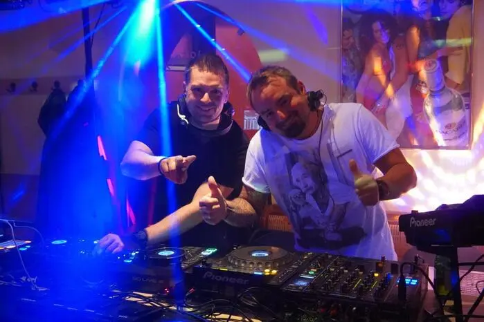 DJs sorgten für Partystimmung im Tanzlokal Holiday