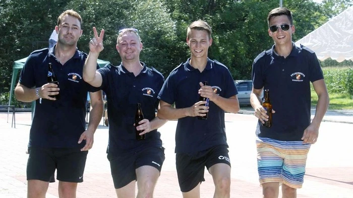 Bei idealen Wettkampfbedingungen nahmen 14 Teams die sportliche Herausforderung in Angriff.