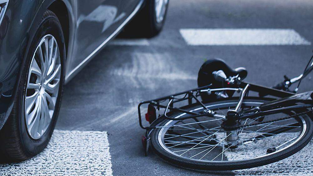 Radfahrer bei Kollision mit Pkw schwer verletzt (Sujetfoto)