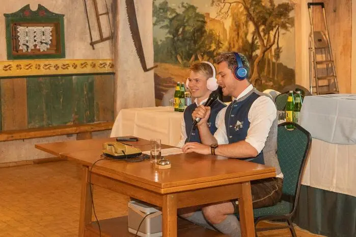 Beim Tätigkeitsbericht sorgte ein Sketch im Stil von „Frag das ganze Land“ für viel Unterhaltung.
