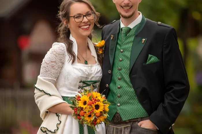In ihrer Heimatgemeinde Weißkirchen gaben sich Eva-Maria Lanz und Stefan Lanz das Jawort. Die Bankangestellte und der Softwareentwickler sind derzeit dabei, ein Haus zu bauen.