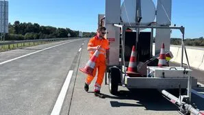 Nach und nach wurden die Absperrungen entfernt und die Straße für den Verkehr freigegeben