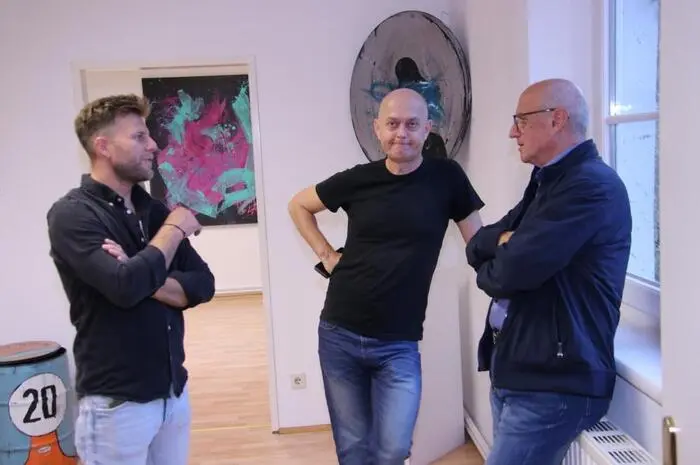 Die Ausstellung kann bis 25. Oktober in der Köflacher stART-Galerie in der Ludwig-Stampfer-Gasse 2 zu den Öffnungszeiten mittwochs und freitags von 17:00 bis 19:00 Uhr bzw. nach telefonischer Vereinbarung unter +43664/1221335 Manuell Fuchs besichtigt werden.
