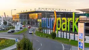 Außenansicht des Einkaufszentrums Murpark