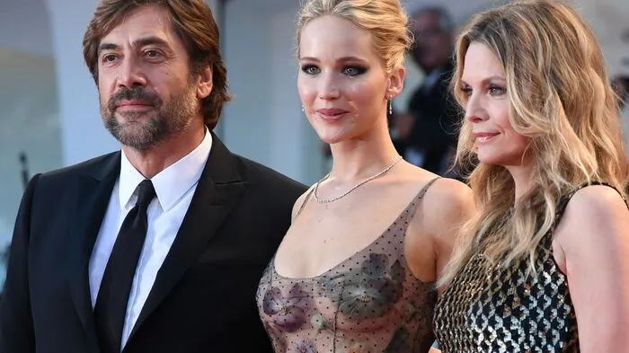 Deutliche Buhrufe hat es bei der Premiere für den neuen Film von Darren Aronofsky "Mother!" gegeben. In den Hauptrollen sind Jennifer Lawrence, Javier Bardem, Michelle Pfeiffer und Ed Harris zu sehen.