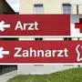 Weil Dutzende Kassenstellen unbesetzt sind, sind die Wartezimmer bei vielen Zahnärzten voll