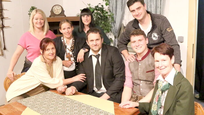 Gleich zweimal brachte am Samstag die Theatergruppe Zeltschach das Lustspiel „Der ewige Spitzbua“ zur Aufführung. 