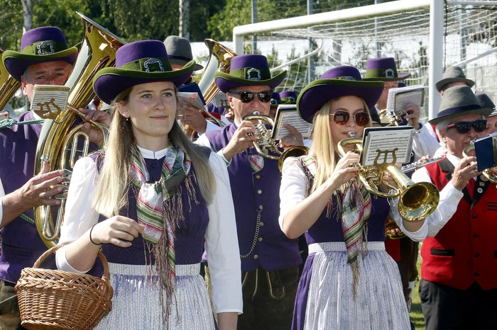 ...marschierten beim Bezirksmusikfest in Großwilfersdorf auf.