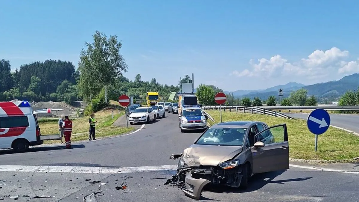 Zwei Autos wurden bei dem Vorfall beschädigt