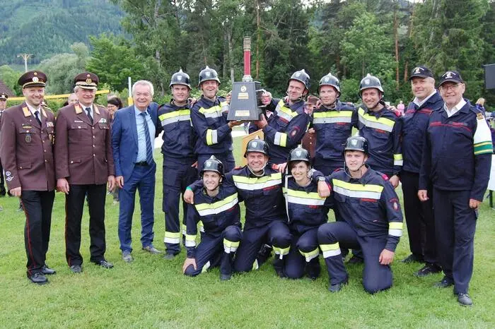 Ab 10 Uhr war der Sportplatz in Murwald Veranstaltungsort der Feuerwehrkämpfe der Bereichsfeuerwehrverbände aus Leoben und Bruck/Mur. Die Bewerbsgruppen maßen sich dabei bei Löschangriff und Staffellauf in den Klasen Bronze A, Silber A, Bronze B und Silber B sowie einer eigenen Gästeklasse.