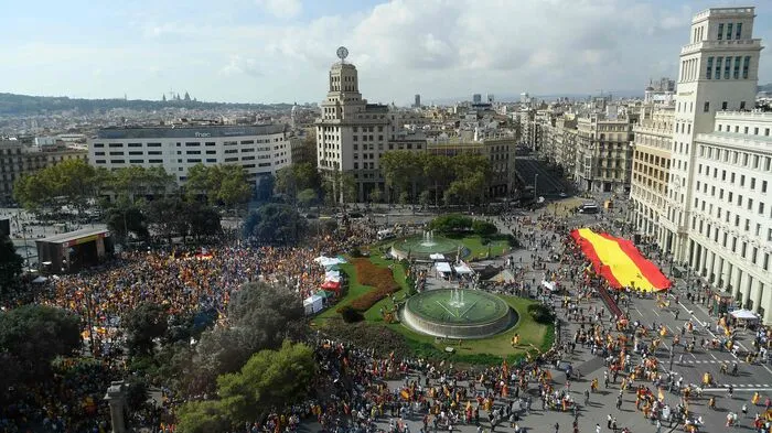 In Spanien begeht man am 12. Oktober den Día de la Hispanidad („Tag der Hispanität“), der an die gemeinsamen Wurzeln der spanischsprachigen Welt erinnern soll.