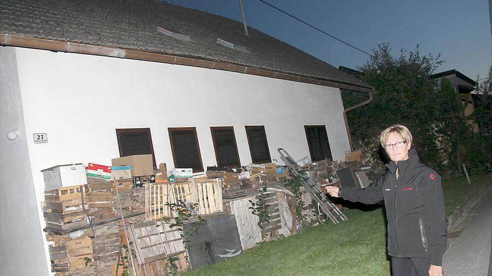 Melitta Schmied eilte mit ihrem Enkel Tobias zu jenem Haus, in dem sich der 83-Jährige in einer Notlage befand