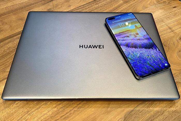 Egal ob in der Freizeit, oder beim Arbeiten: Das Huawei Matebook X Pro und das Huawei P40 Pro sind das perfekte Team.