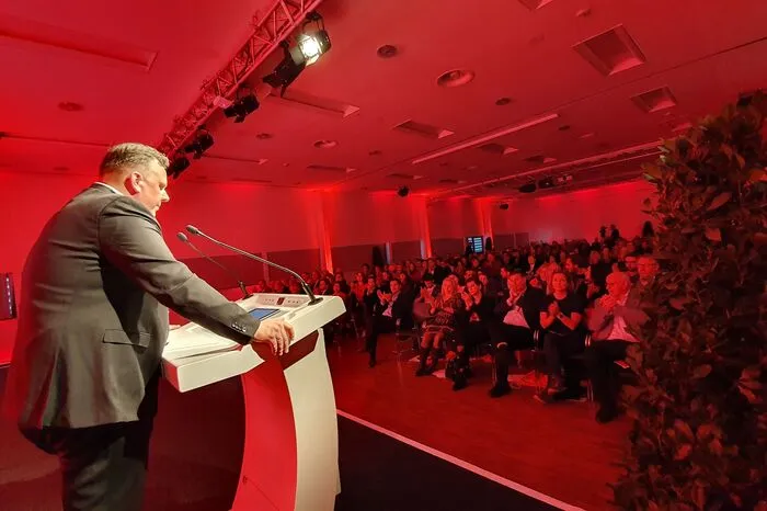In seiner - langen - Rede ging Ehmann durchaus selbstkritisch mit seiner Partei um, rieb sich aber auch vor allem an Schwarz-Blau in Graz.