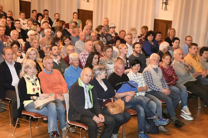 Der Kultursaal in Seeboden war bis auf den letzten Platz besetzt.