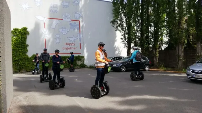 Einschulung für die Segway-Tour vorm JUFA Hotel