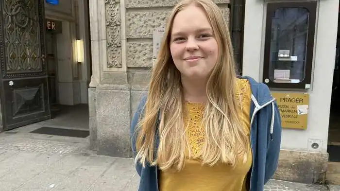 Ich finde die Regeln nicht so schlimm. Man kann gut ohne Clubs leben. Aber es ist wieder eine Einschränkung, unter der auch der soziale Kontakt leidet. Ich glaube, die Politik hat darauf abgezielt, mehr Jugendliche zum Impfen zu bewegen. Für mich wäre es kein Anreiz gewesen.