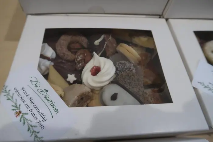 Die ersten fertigen Schachteln