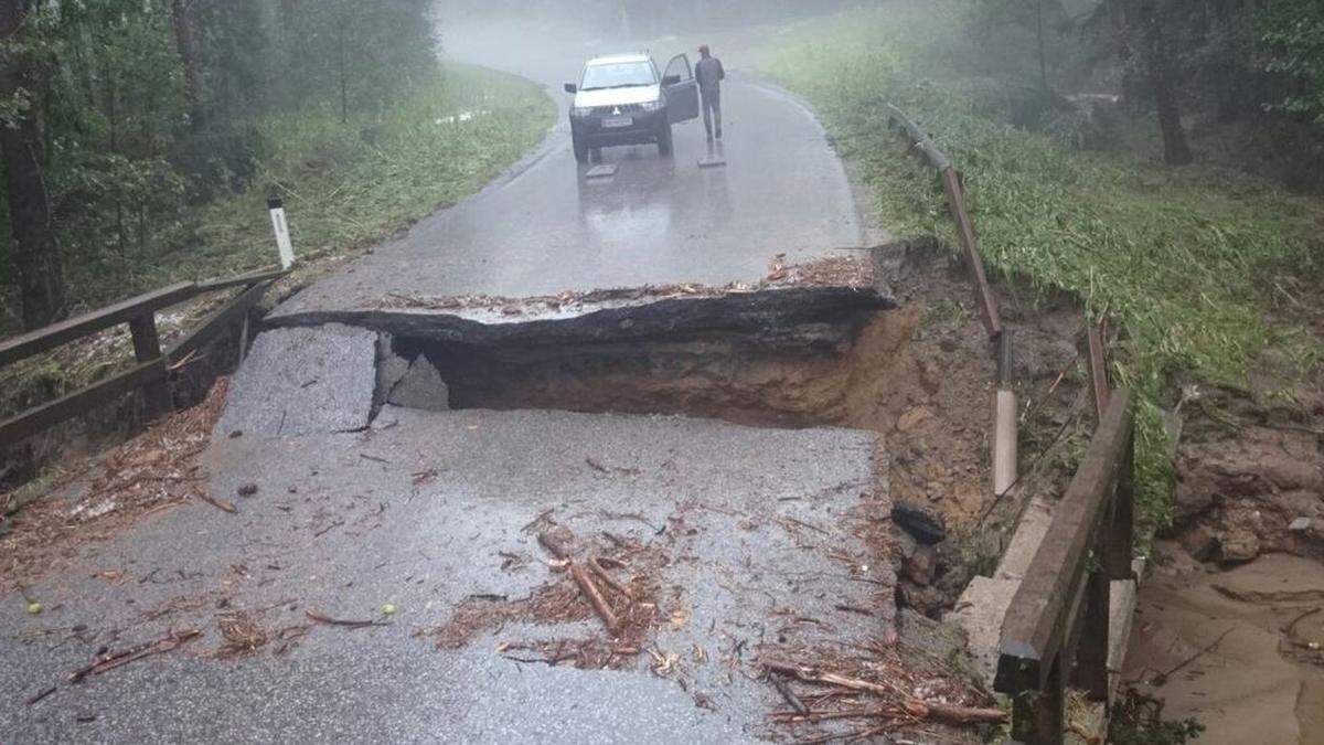 Auch die Schäden an öffentlicher Infrastruktur, wie hier nach einem Unwetter im Bezirk Hartberg-Fürstenfeld, nehmen zu