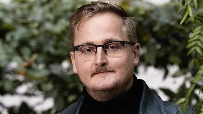 Lukas Matzinger arbeitet als Redakteur bei der Wochenzeitung „Der Falter“