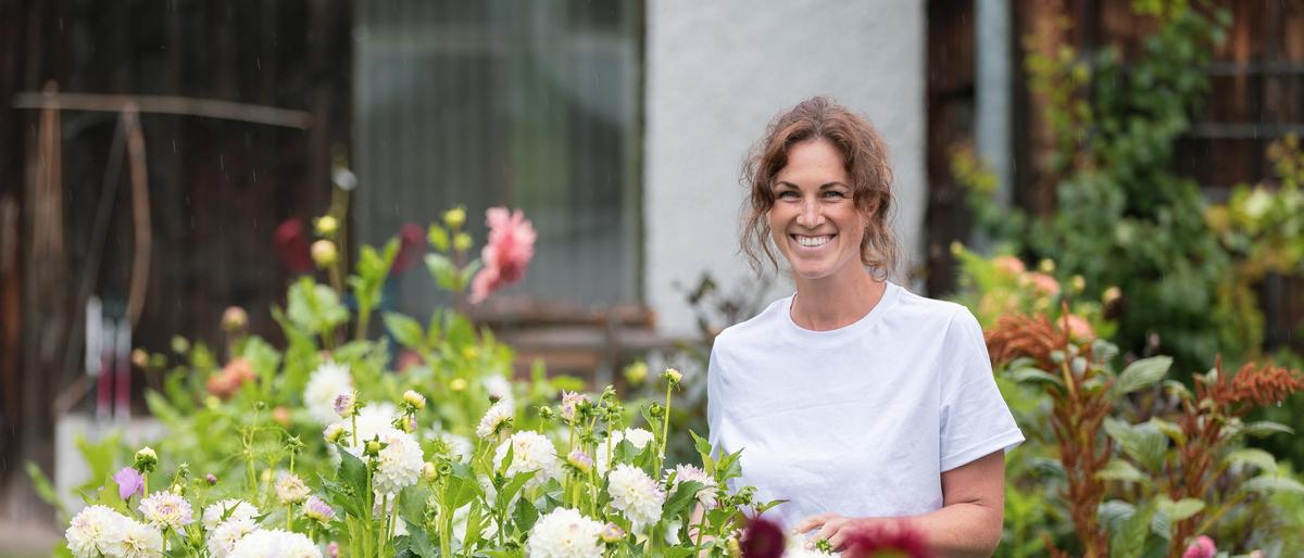 Daniela Fößleitner baut in ihrem Garten Schnittblumen an und vertreibt diese als Frisch- sowie Trockenblumen