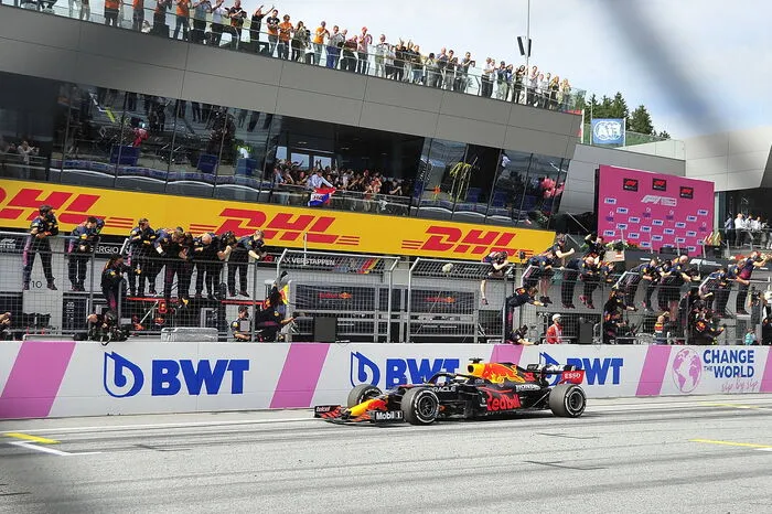 Bei Red Bulls Heim-Doppel in Spielberg schlug Verstappen zurück. Beim GP der Steiermark und GP von Österreich siegte der Niederländer.