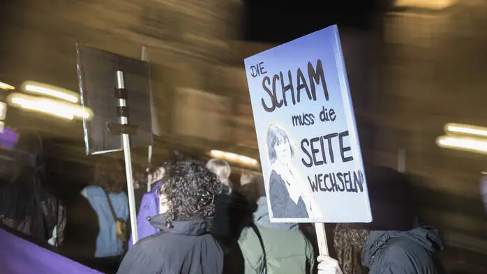 Gisèle Pelicot wurde von ihrem Ehemann über Jahrzehnte betäubt und dutzenden Männern zur Vergewaltigung angeboten. Die Forderung „Die Scham muss die Seite wechseln“ stammt von ihr.