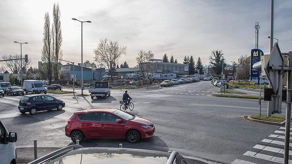 Nach der großen Kreuzung Josef-Huber-Gasse/Eggenberger Gürtel soll die Straße unter der Bahnstrecke durchgeführt werden