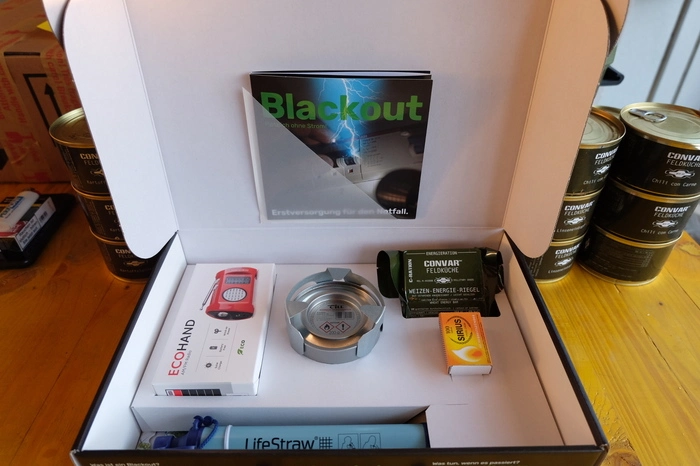 Für ein Blackout haben die Unternehmer einen Erste-Hilfe-Koffer entwickelt, der alles beinhaltet, was man bei Einsetzen eines Blackouts braucht.