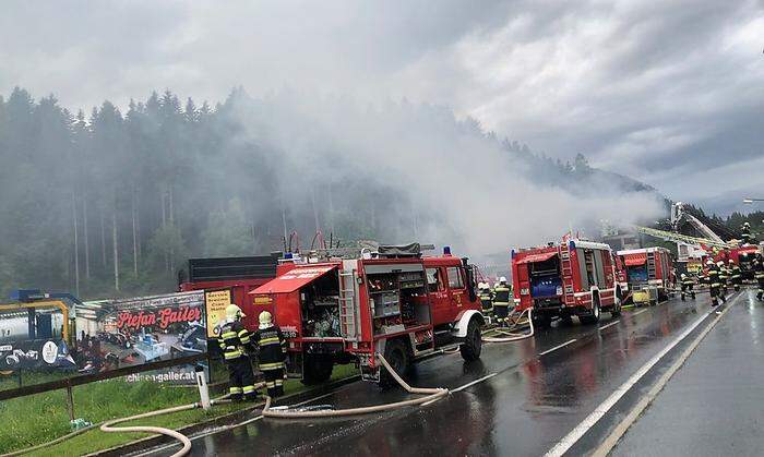 Ein Großaufgebot an Feuerwehren aus dem Gailtal und dem Oberen Drautal