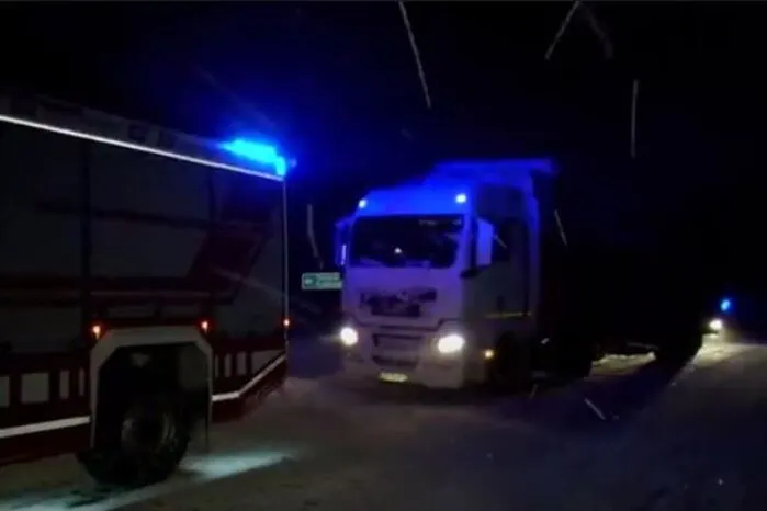 Auf dem Seeberg blieben Montagnacht zahlreiche Lkw hängen