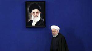 Die Antwort von Revolutionsführer Ali Khamenei (auf dem Bild) auf Rohanis Aufbegehren ließ nicht lange auf sich warten 