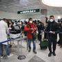 Am Flughafen Mailand Malpensa werden ankommende Chinesen auf das Coronavirus getestet