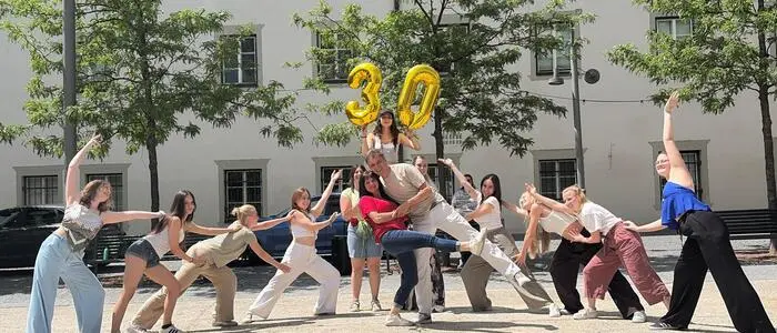 Die Tänzer des "House of Movement" bescherten Bernadette und Josef Gabl aus Seeboden einen unvergesslichen Flashmob 