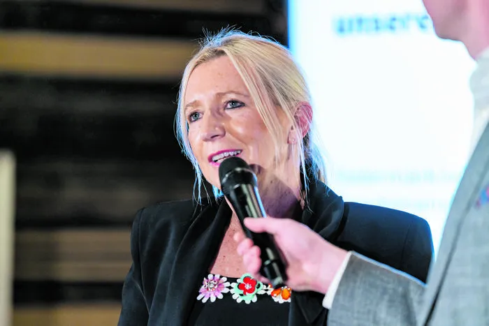 Eveline  Brandstätter, Pflegedirektorin am LKH Graz II, gratulierte herzlich 