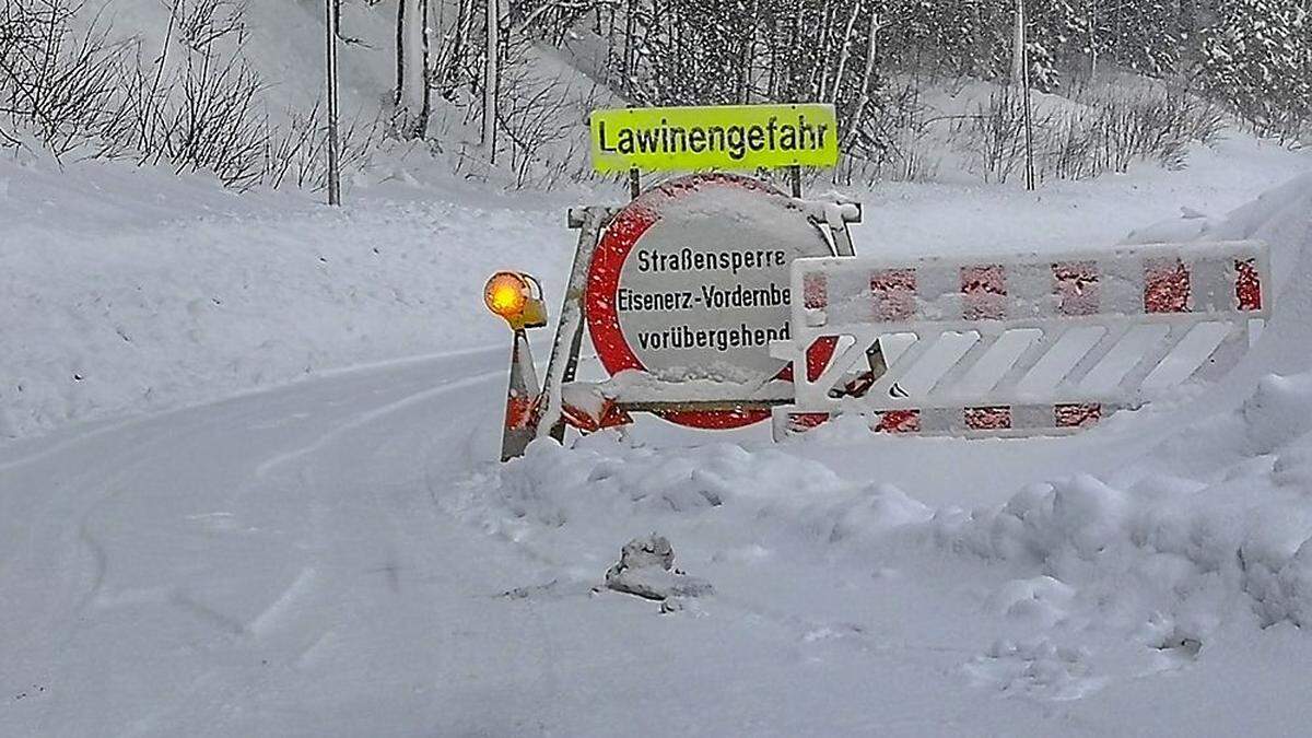 Wetterbedingte Straßensperren über den Präbichl und in die Radmer stellen Arbeitnehmer vor Probleme