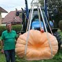 Rund 500 Kilogramm bringt der Kürbis auf die Waage 