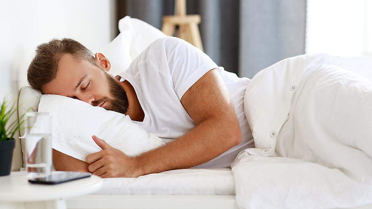 Schlafen scheint eine Rolle bei der Gewichtsreduktion zu spielen 