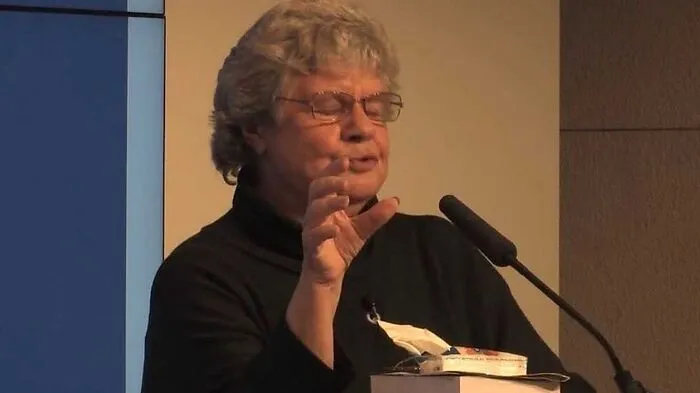 A. S. Byatt bei einer Lesung