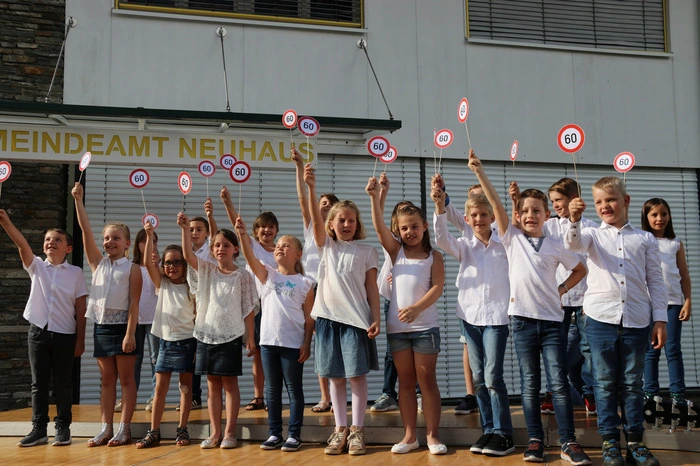 Auch die Schüler der Volksschule gratulierten zum Jubiläum.