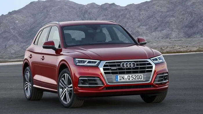 4,66 Meter Länge, 1,89 Meter Breite, 1,66 Meter Höhe und 2,82 Meter Radstand – gegenüber dem Vorgängermodell hat der neue Audi Q5 in fast allen Abmessungen zugelegt. Gleichzeitig ist sein Leergewicht je nach Motorisierung um bis zu 90 Kilogramm gesunken.