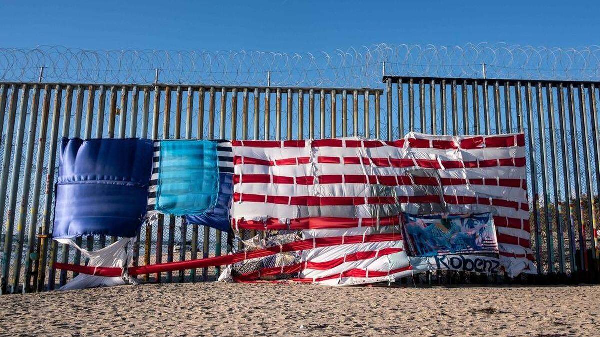 Die amerikanisch-mexikanische Grenze bei Playas de Tijuana auf der Baja California